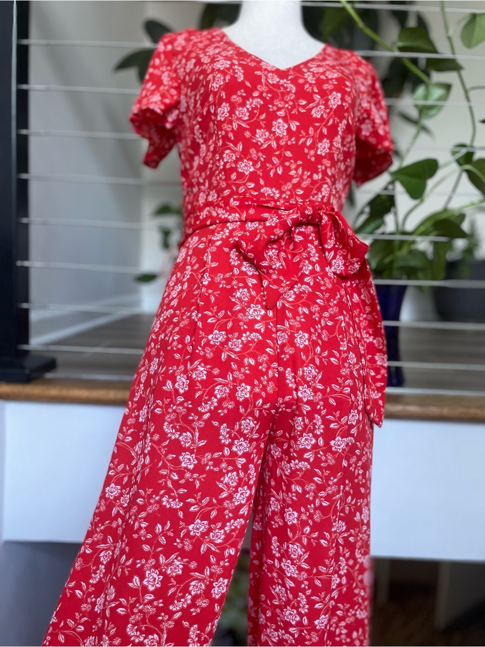 Vince Camuto Firey Red Floral Jumpsuit With Pockets Size 0